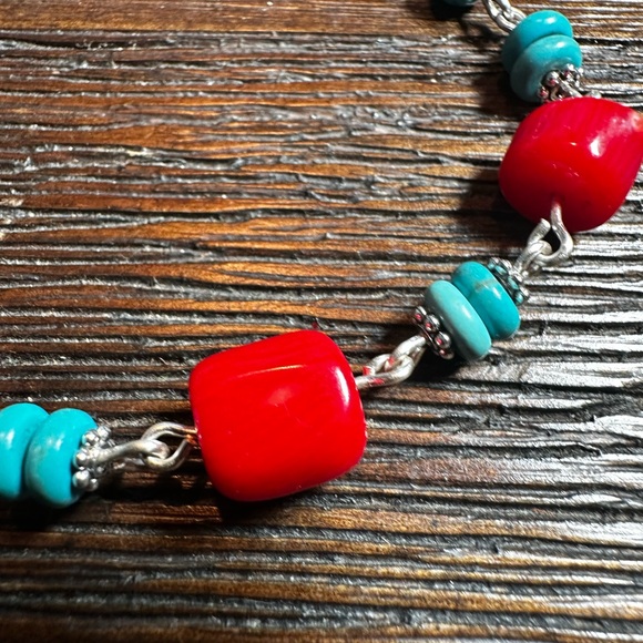 Handmade Red Coral and Blue Howlite Turquoise Beaded Bracelet - Picture 6 of 7